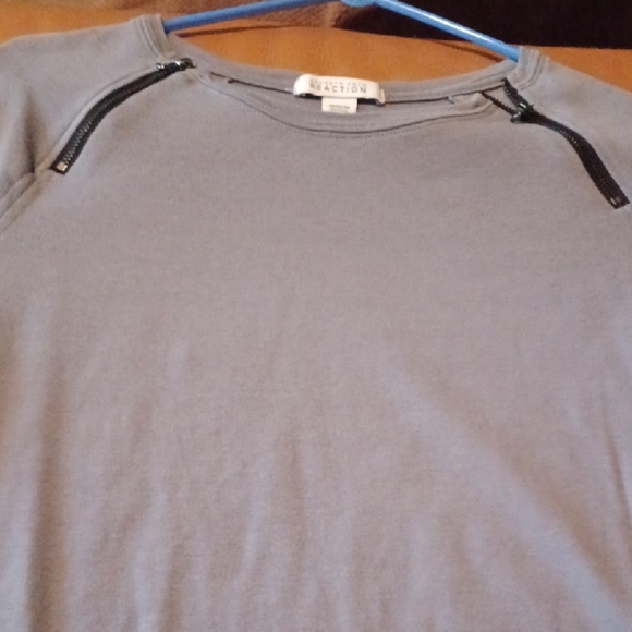 🌺Kenneth Cole Reaction Gray Top - Picture 2 of 11